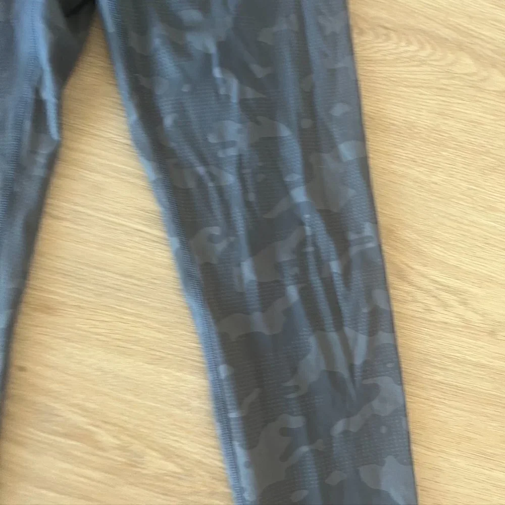 ** Zyia Active Gray Battleship Camo Luxe Hi-Rise 7/8 Leggings Athletic Small